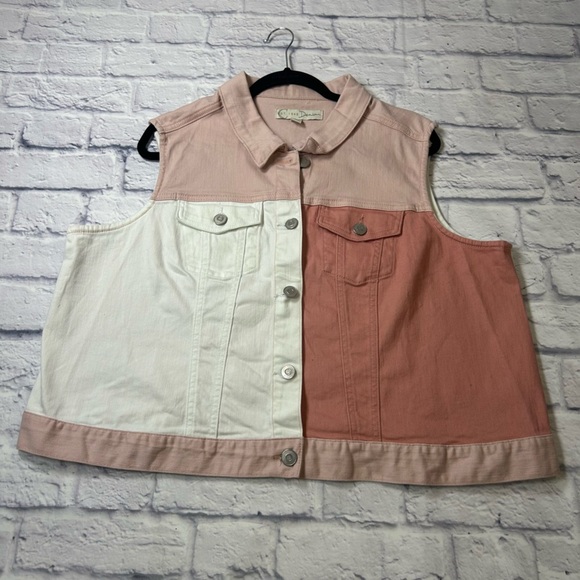 Chic Denim Colorblock Vest - Pink and White. Cropped Style. - Picture 3 of 8